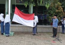 Upacara Hari Pahlawan di MTsN 2 Jepara Sekaligus Pelantikan Pengurus OSIM Masa Bakti 2025/2026
